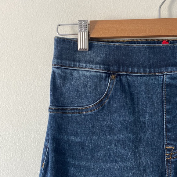 SPANX Distressed Ankle Skinny Jean Raw Hem Medium Wash Stretch Denim Size Medium - Picture 4 of 9